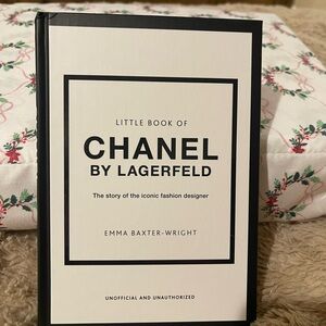 CHANEL Black and White Fashion Book